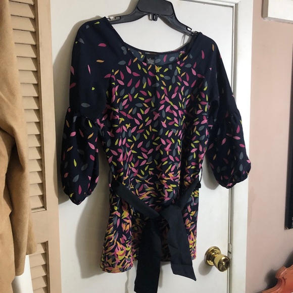 BCBG XS blouse 3/4 balloon sleeves colorful Needs belt or sash - Picture 8 of 8